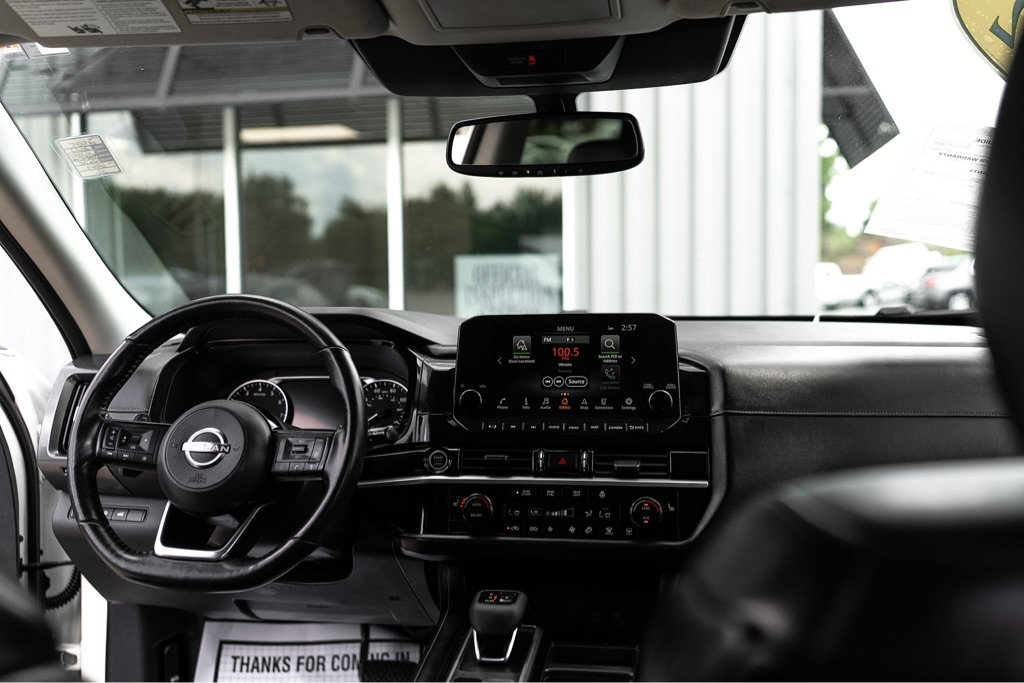 Used 2022 Nissan Pathfinder SL AWD/4WD image 7