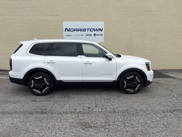 Used 2025 Kia Telluride EX AWD/4WD image 2