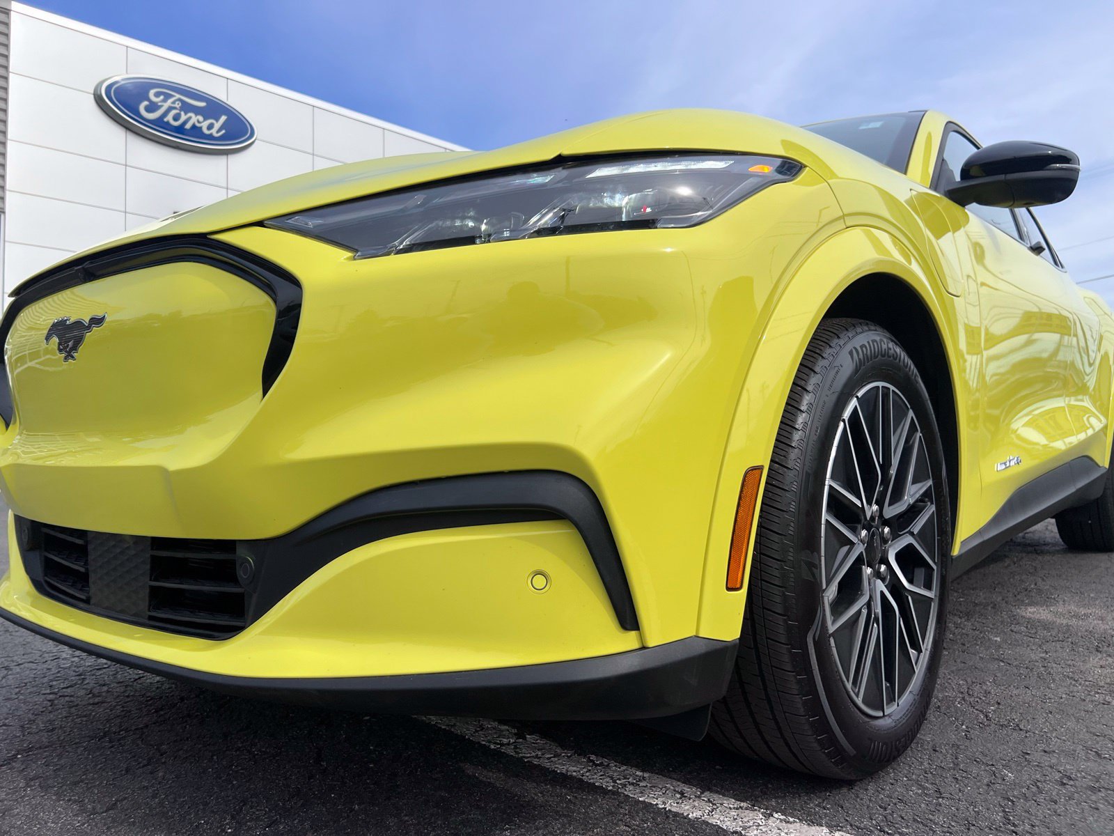Certified 2025 Ford Mustang Mach-E Premium AWD/4WD image 5