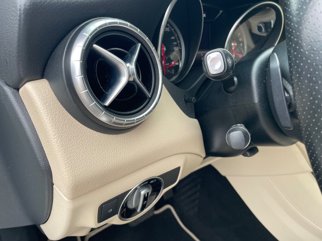 Used 2018 Mercedes-Benz CLA 250 image 37