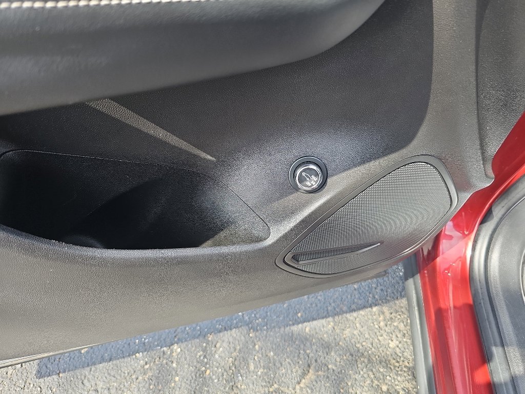 Used 2023 Buick Envision Essence image 8