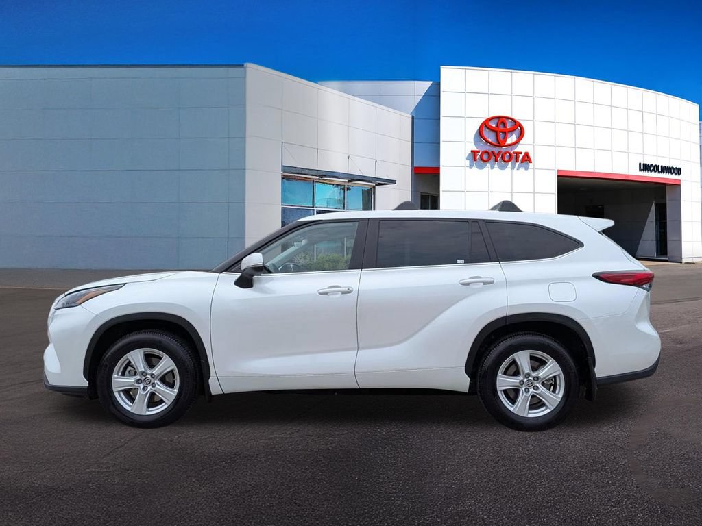 Used 2023 Toyota Highlander LE FWD image 13