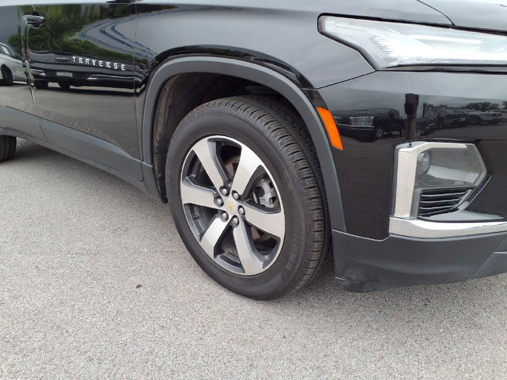 Used 2023 Chevrolet Traverse LT w/ LT Premium Package FWD image 18