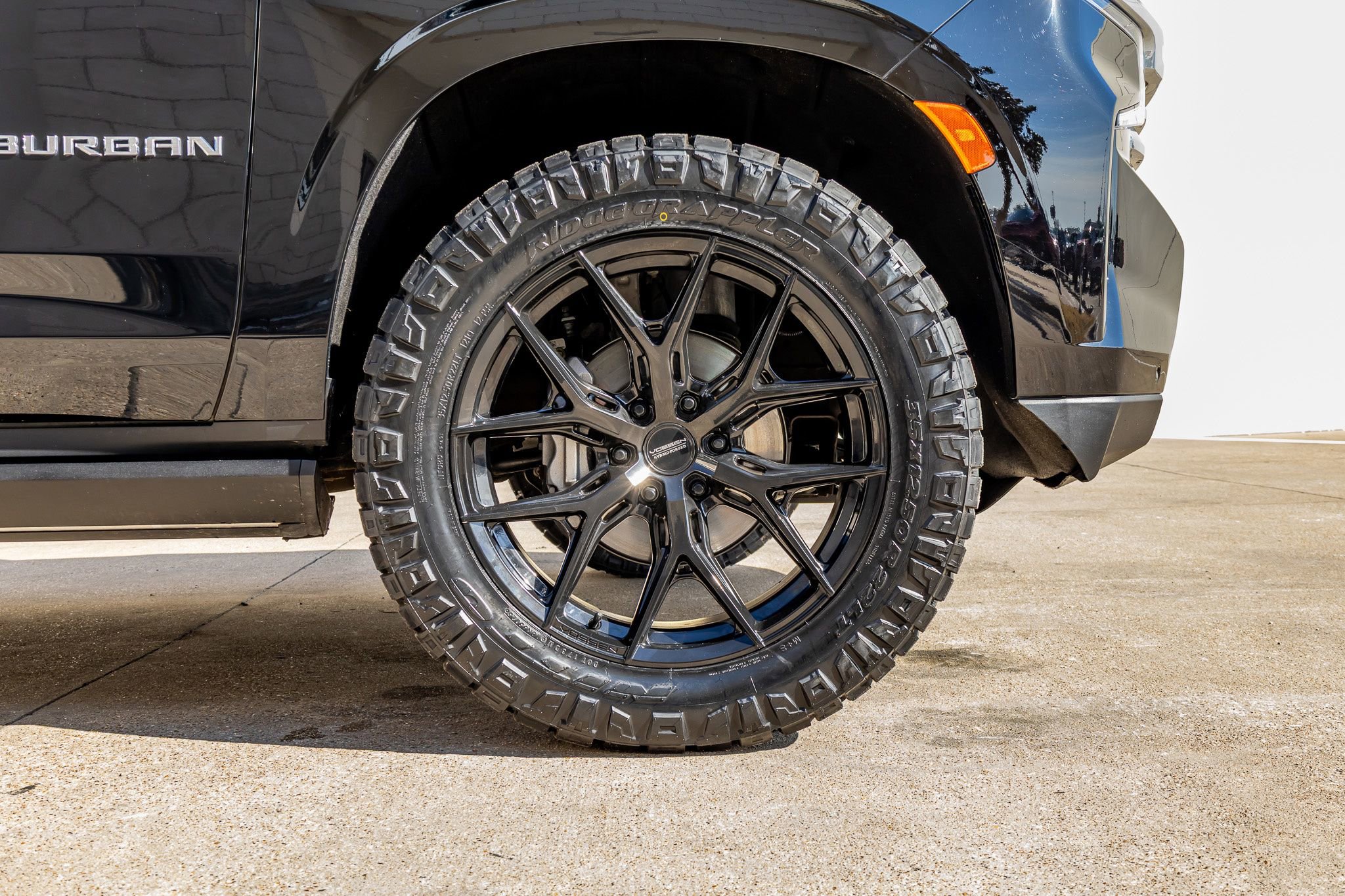 Used 2024 Chevrolet Suburban High Country image 12