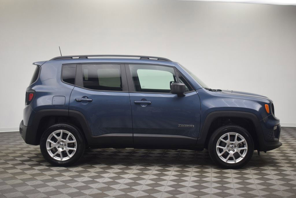 Used 2023 Jeep Renegade Latitude w/ Premium Group AWD/4WD image 11