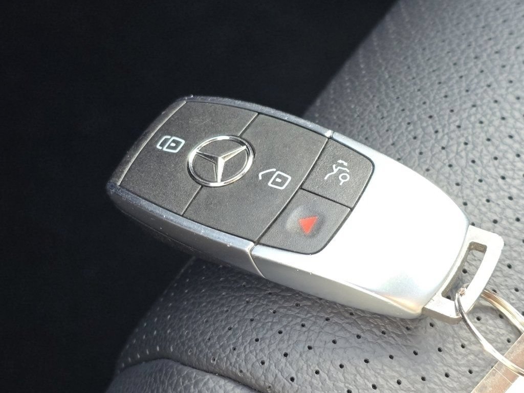 Used 2025 Mercedes-Benz GLS 450 4MATIC image 34