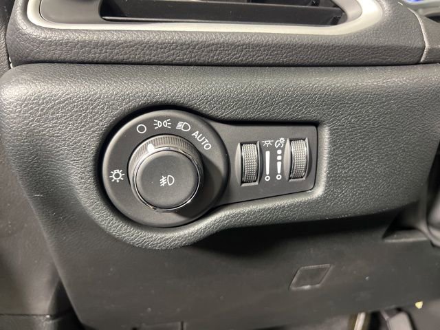 New 2026 Chrysler Pacifica Select FWD image 19