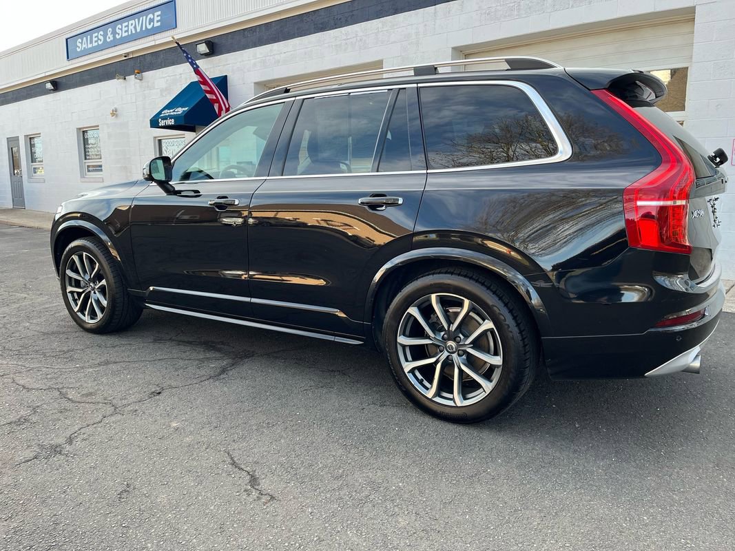 Used 2019 Volvo XC90 T5 Momentum image 2