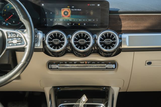 Used 2022 Mercedes-Benz GLB 250 4MATIC image 22