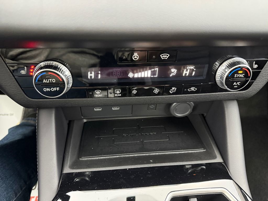 New 2026 Mitsubishi Outlander Trail Edition image 33