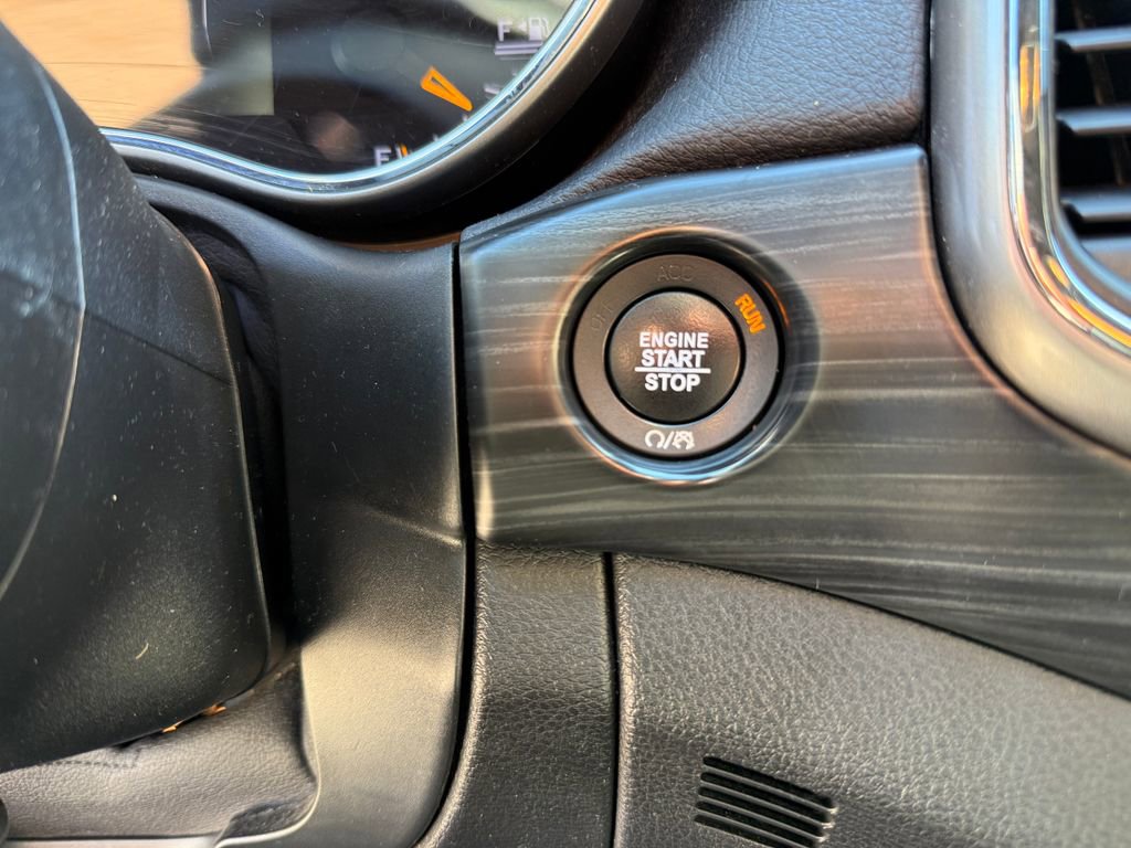 Used 2020 Jeep Grand Cherokee Laredo image 7