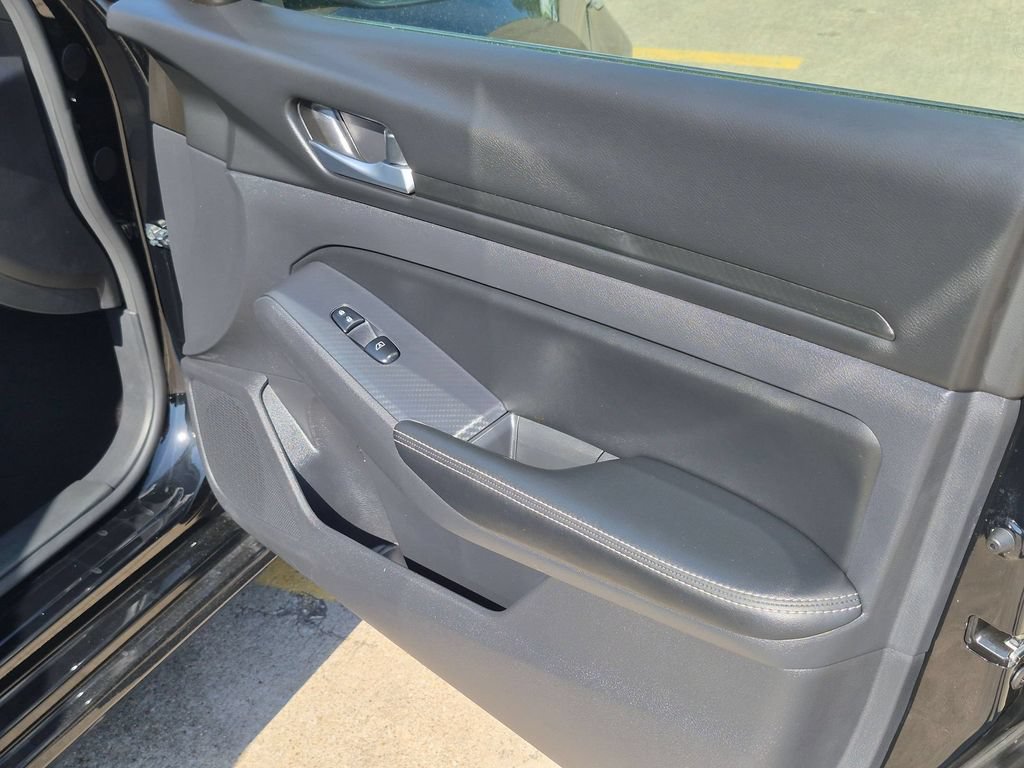 Used 2025 Nissan Altima 2.5 SV FWD image 32