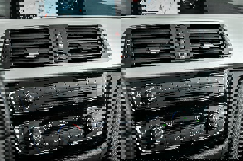 Used 2018 BMW 320i xDrive Sedan image 30