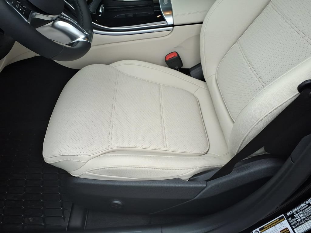 New 2026 Mercedes-Benz C 300 4MATIC Sedan image 15