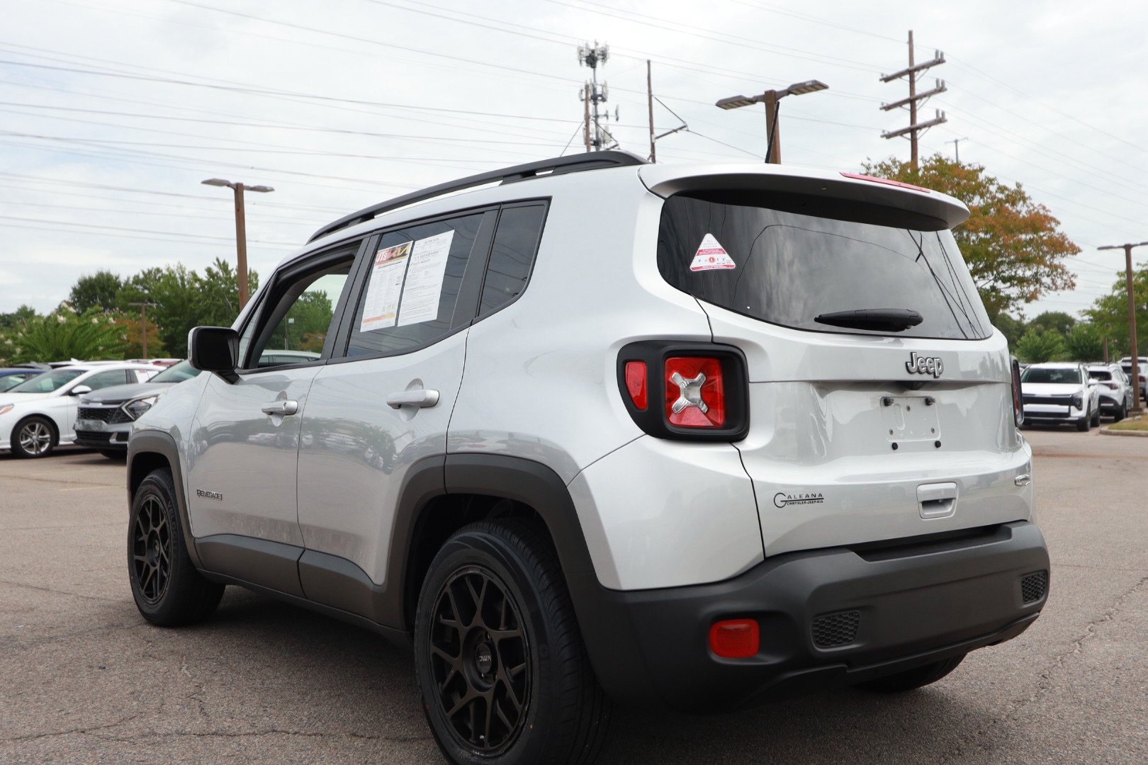 Used 2021 Jeep Renegade Latitude FWD image 3