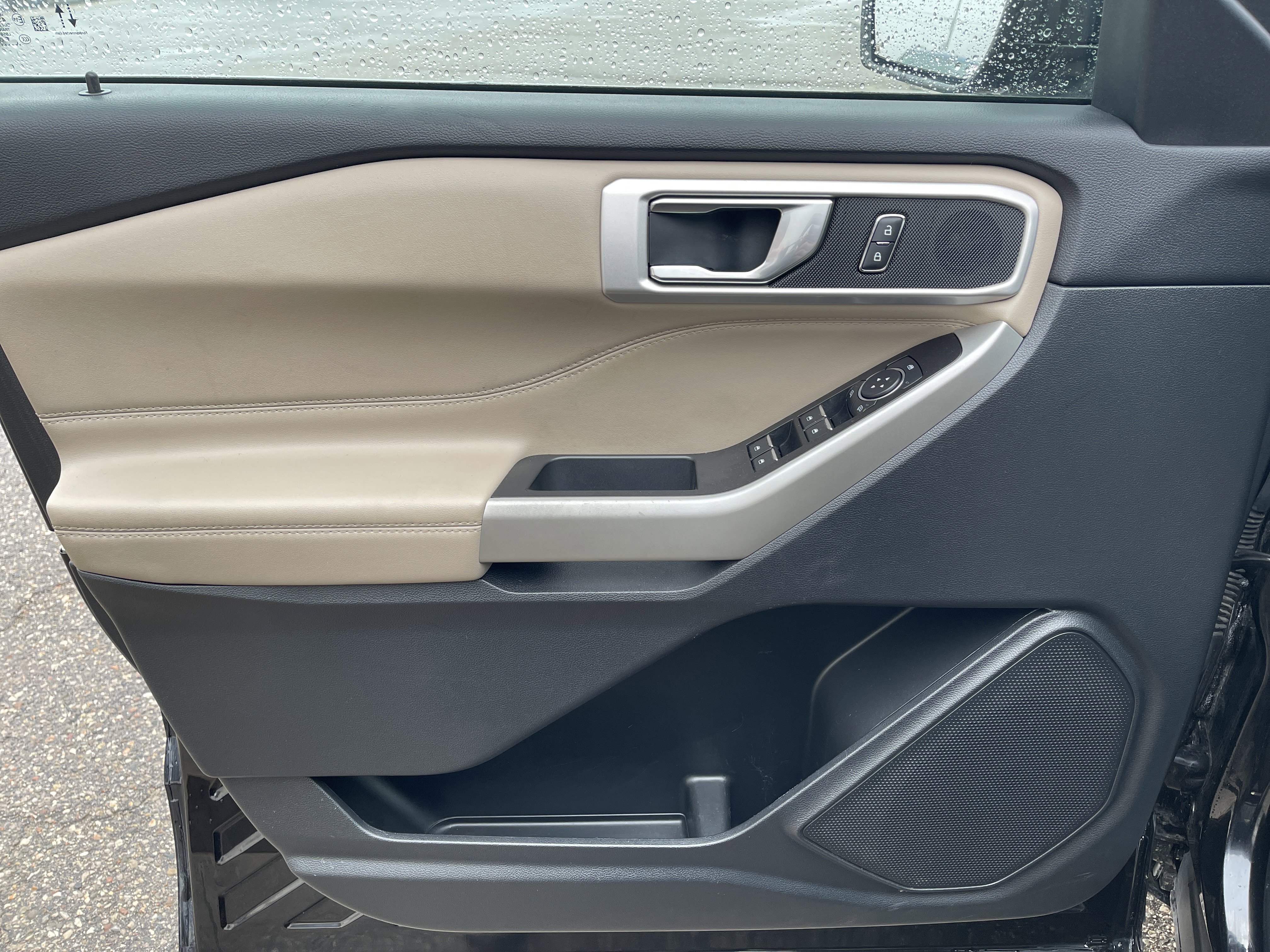 Used 2022 Ford Explorer XLT image 13