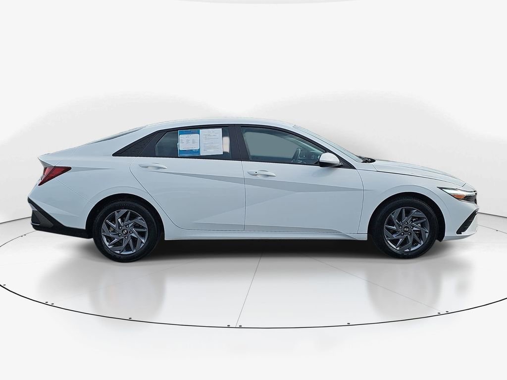 Used 2024 Hyundai Elantra SEL FWD image 5