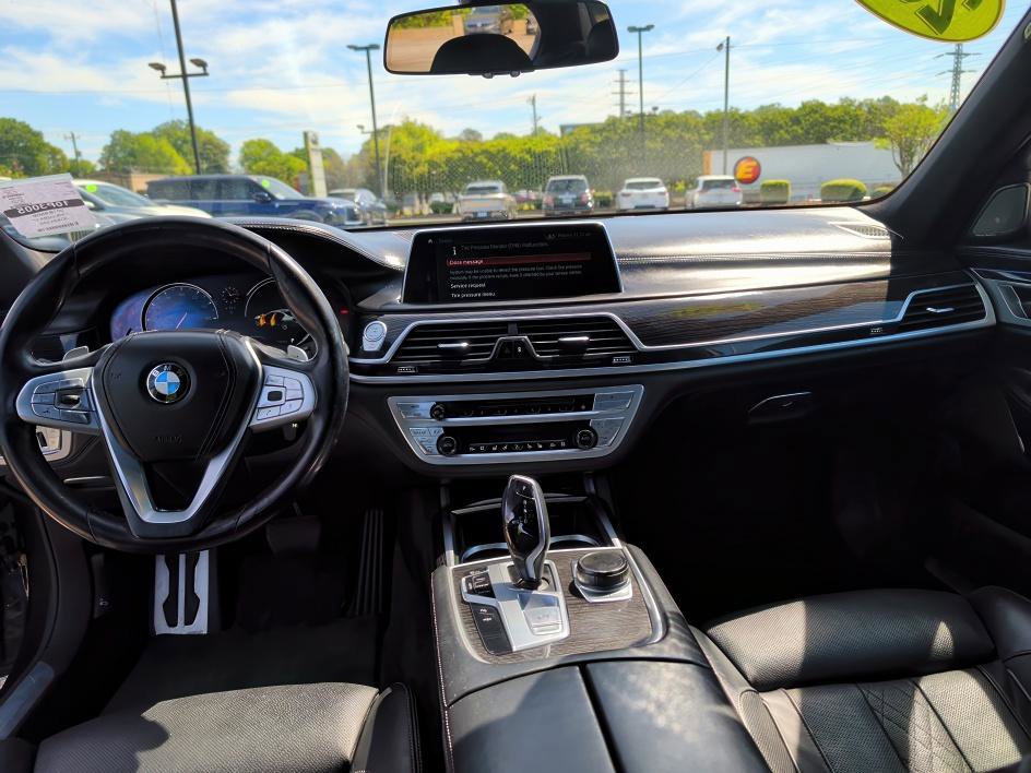 Used 2018 BMW 750i xDrive image 10