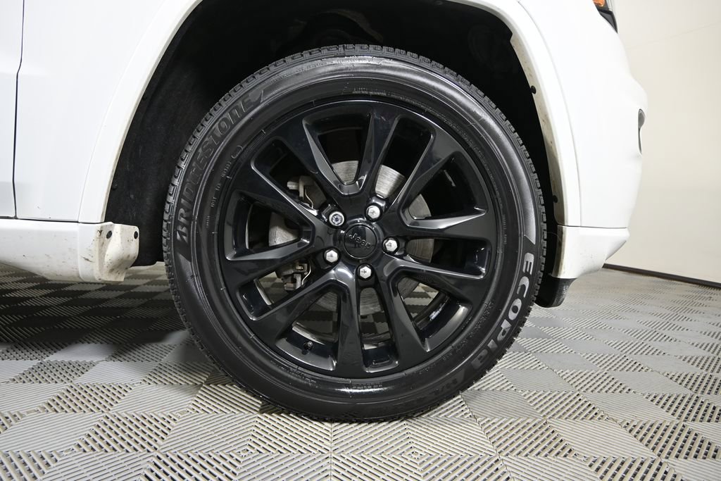 Used 2020 Jeep Grand Cherokee Altitude AWD/4WD image 11
