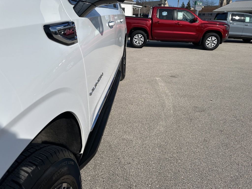 Used 2025 GMC Yukon XL Elevation w/ LPO, Elevation Black Package AWD/4WD image 13