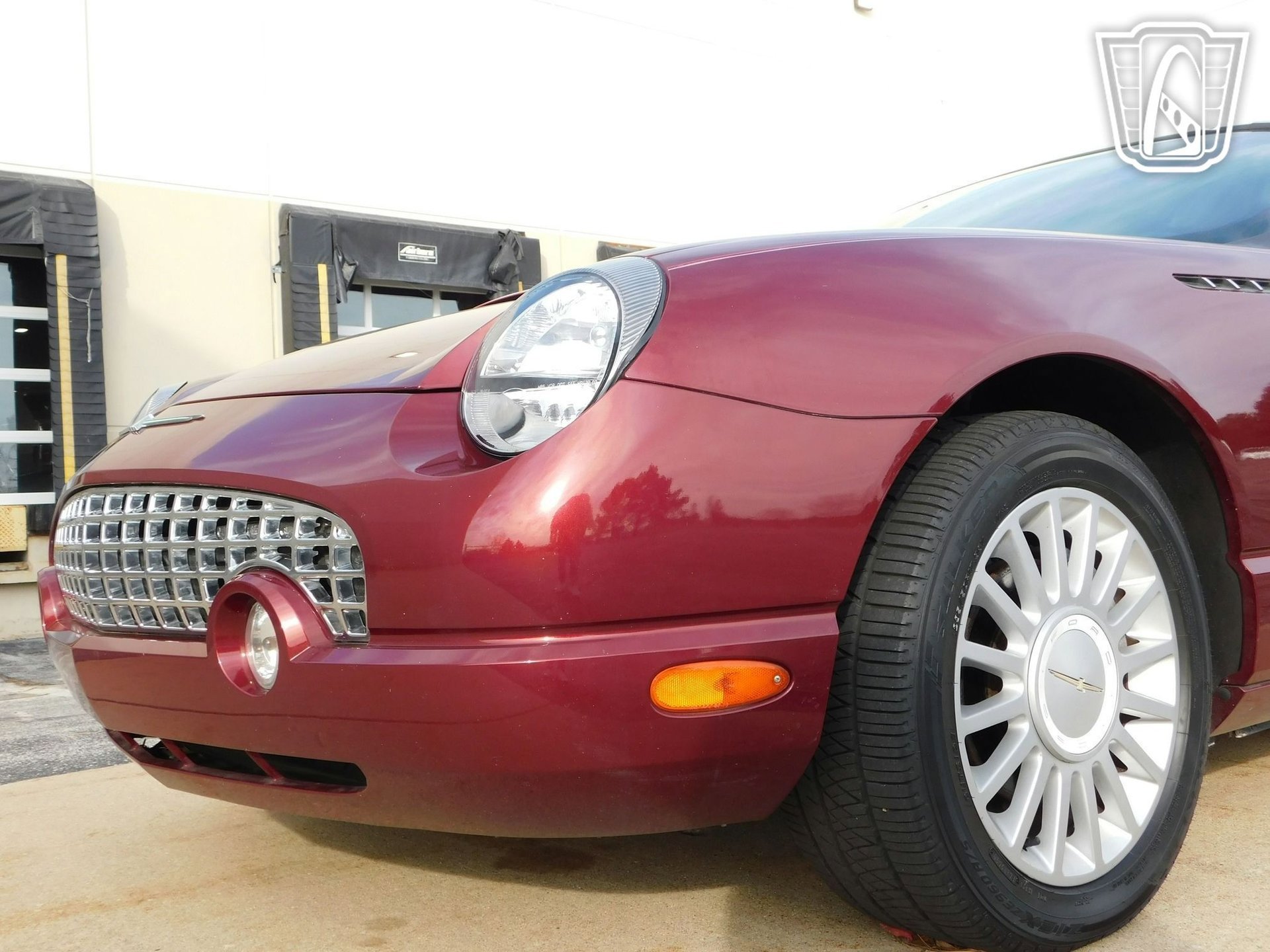 Used 2004 Ford Thunderbird image 29