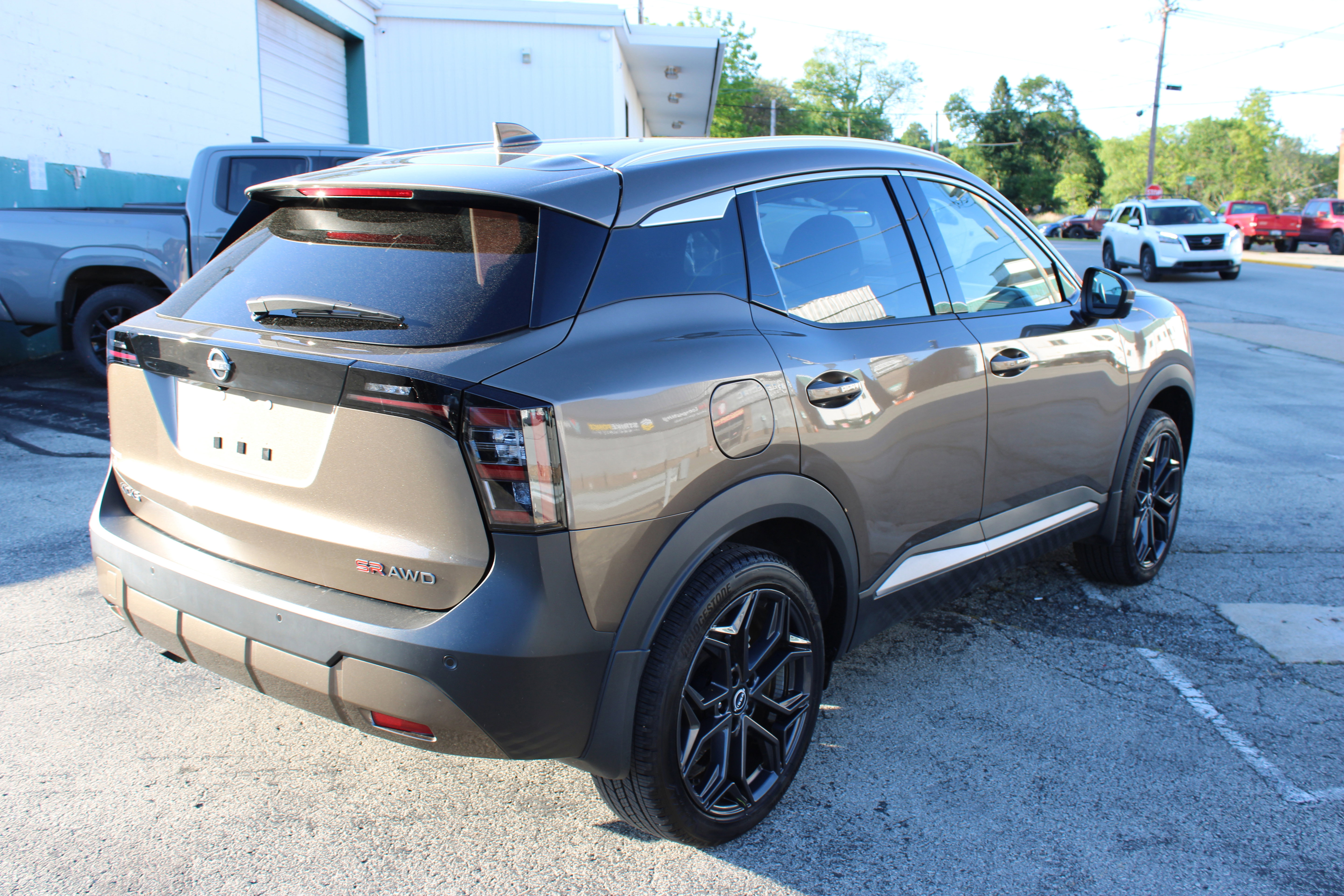 Certified 2025 Nissan Kicks SR w/ SR Premium Package AWD/4WD image 6