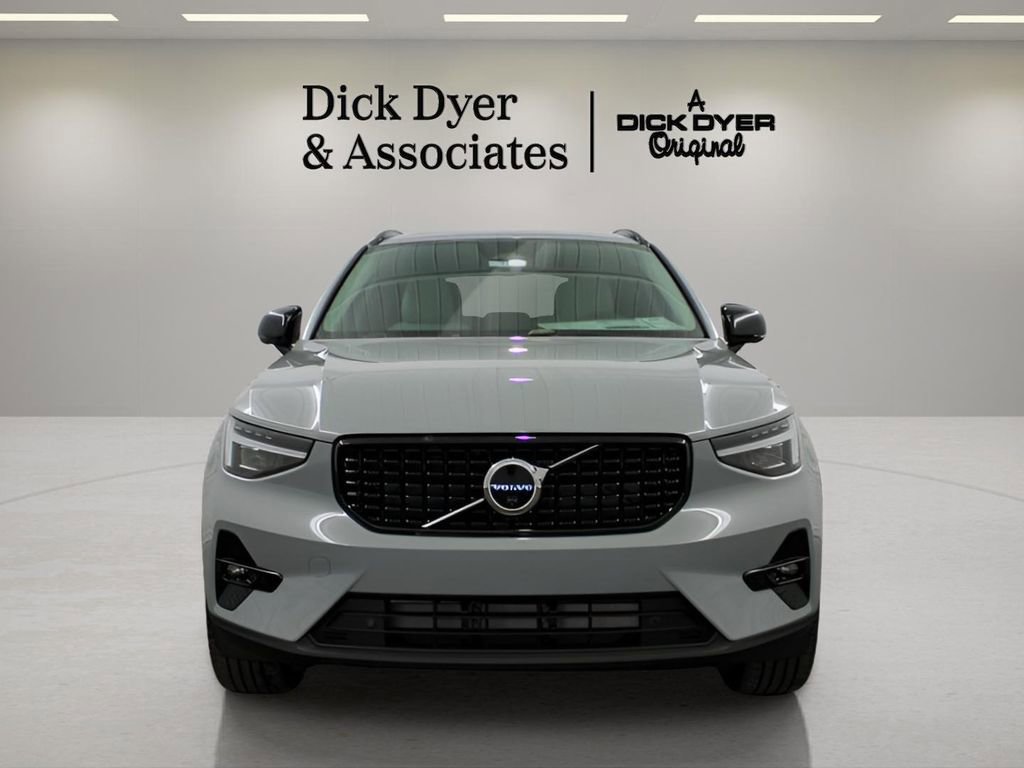 New 2026 Volvo XC40 B5 Plus w/ Protection Package Premier AWD/4WD image 8