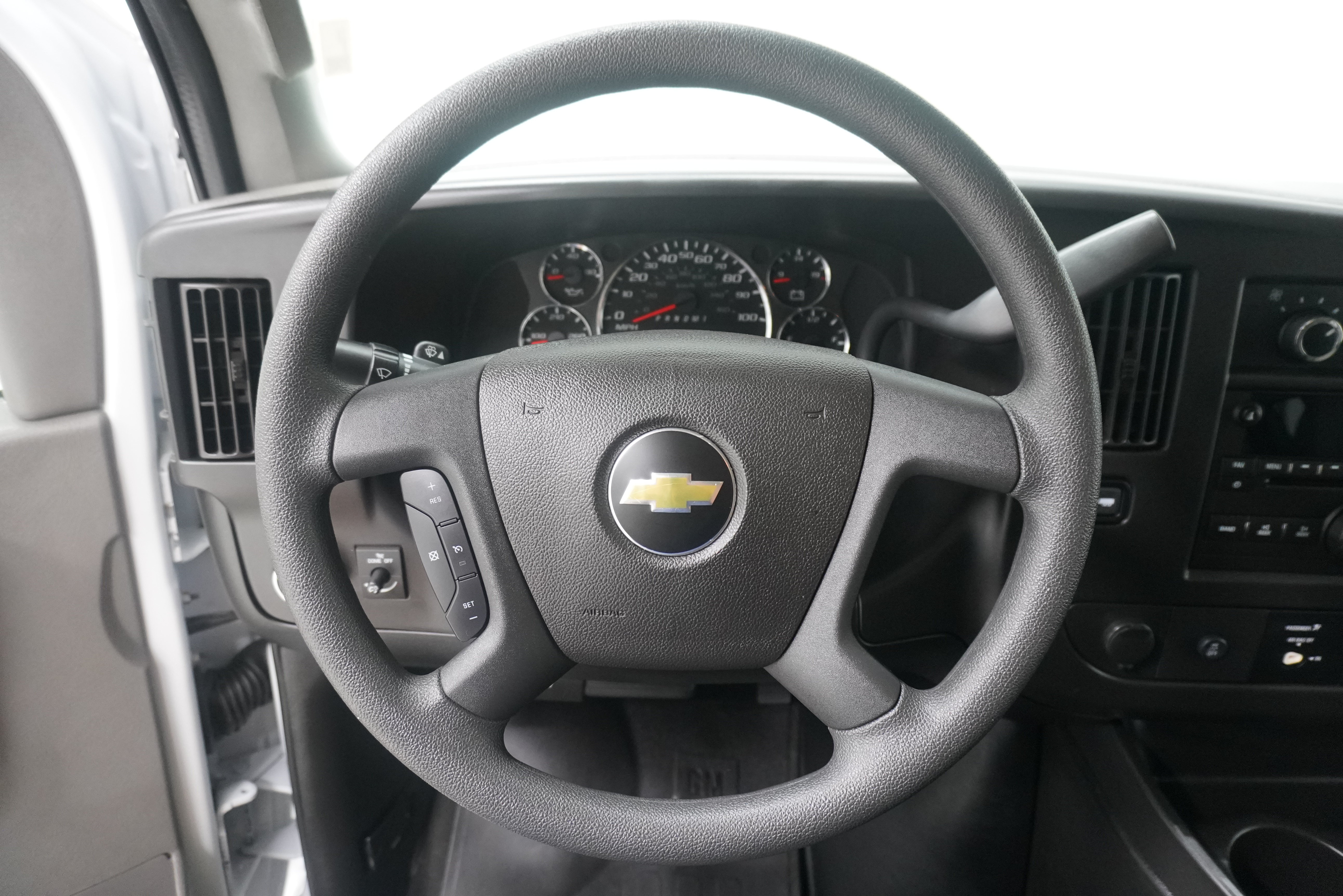 Used 2017 Chevrolet Express 3500 LT w/ LT Preferred Equipment Group RWD image 13
