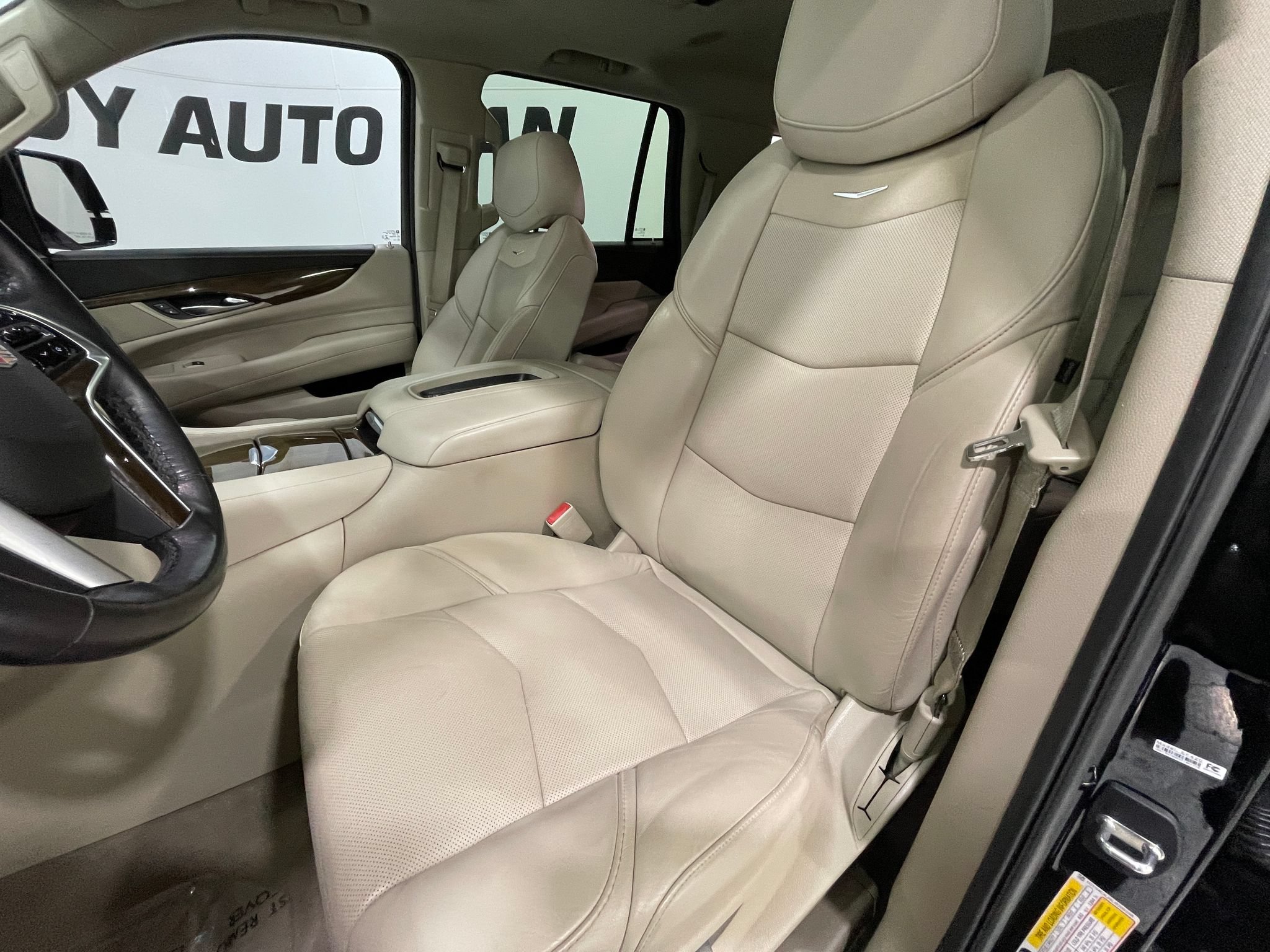 Used 2020 Cadillac Escalade Premium Luxury AWD/4WD image 14
