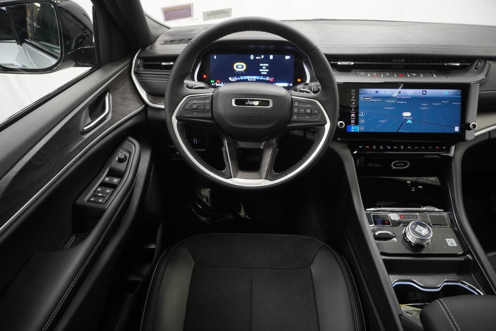 New 2026 Jeep Grand Cherokee Altitude AWD/4WD image 19