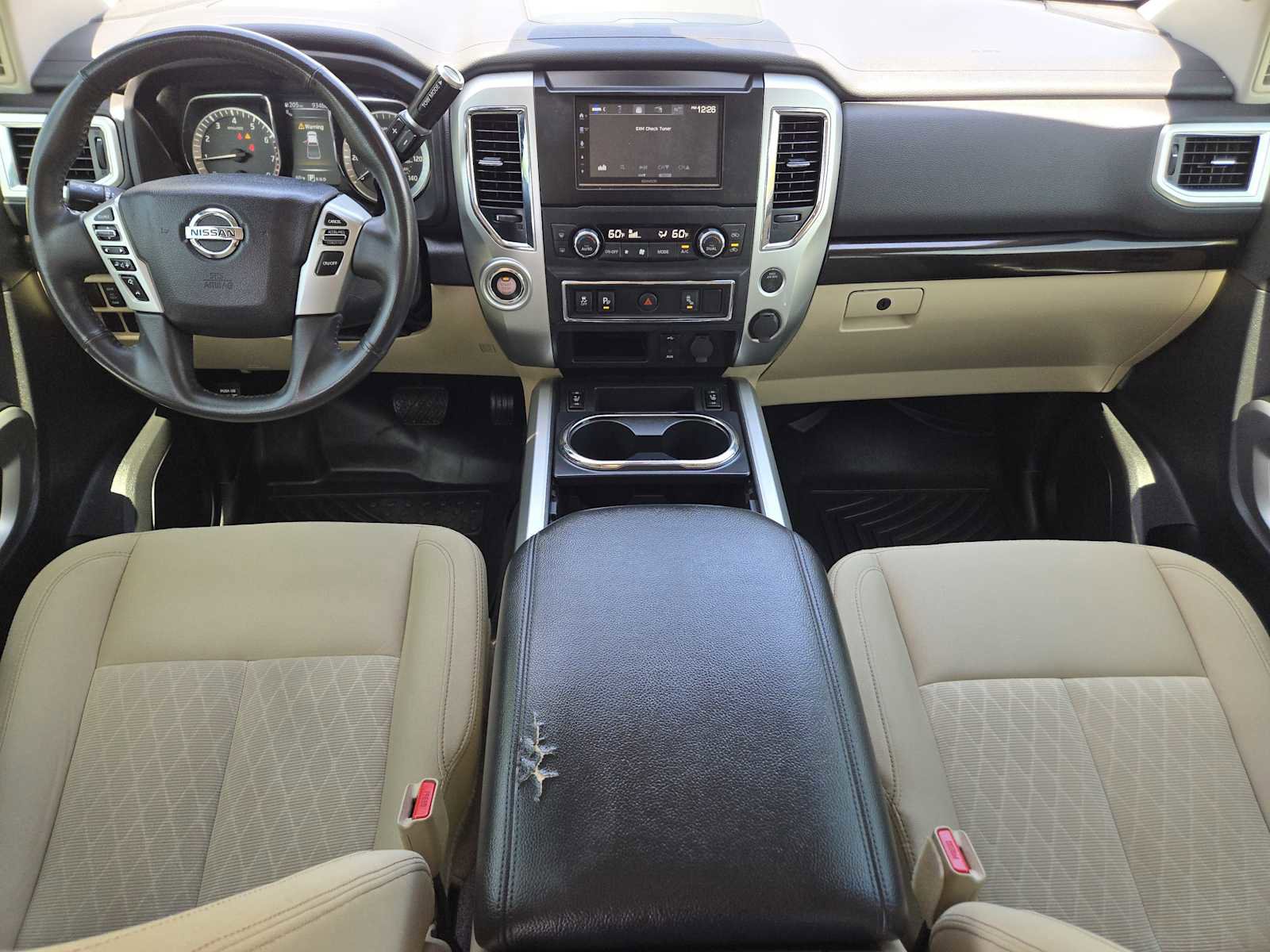 Used 2018 Nissan Titan SV w/ SV Convenience Package RWD image 23