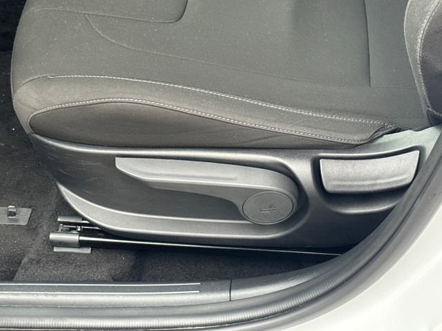 Used 2024 Hyundai Elantra SEL image 4