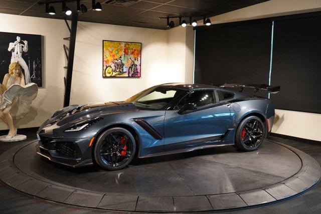Used 2019 Chevrolet Corvette ZR1 RWD image 2