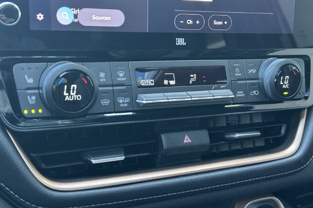 Used 2025 Toyota Grand Highlander AWD Hybrid image 24