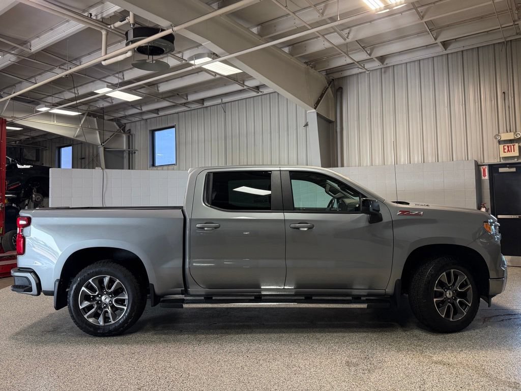 Used 2024 Chevrolet Silverado 1500 RST AWD/4WD image 7