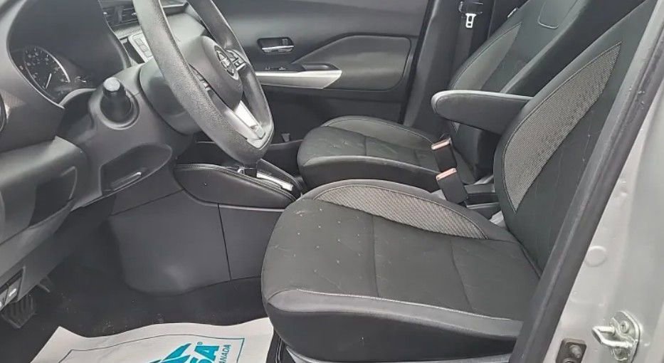 Used 2020 Nissan Kicks SV image 2