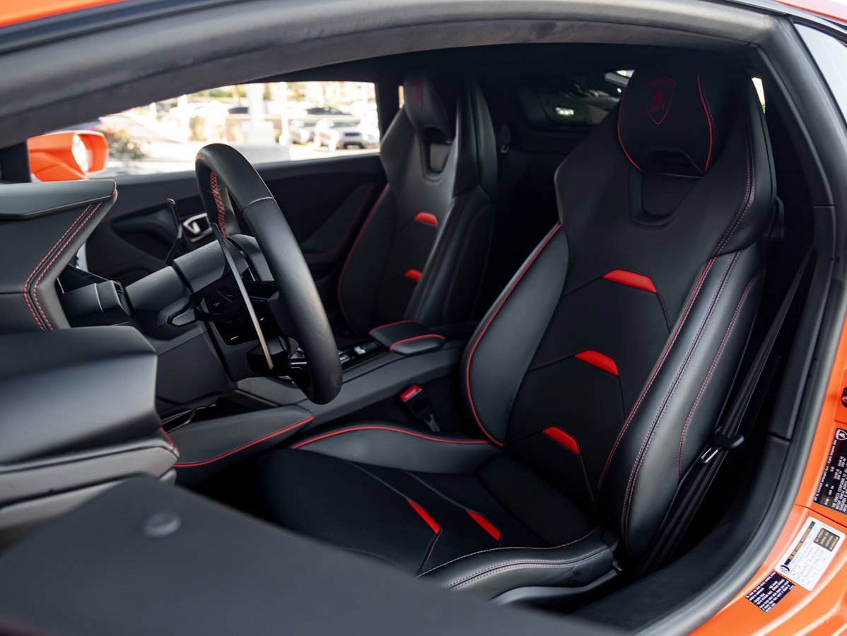 Used 2021 Lamborghini Huracan EVO image 12