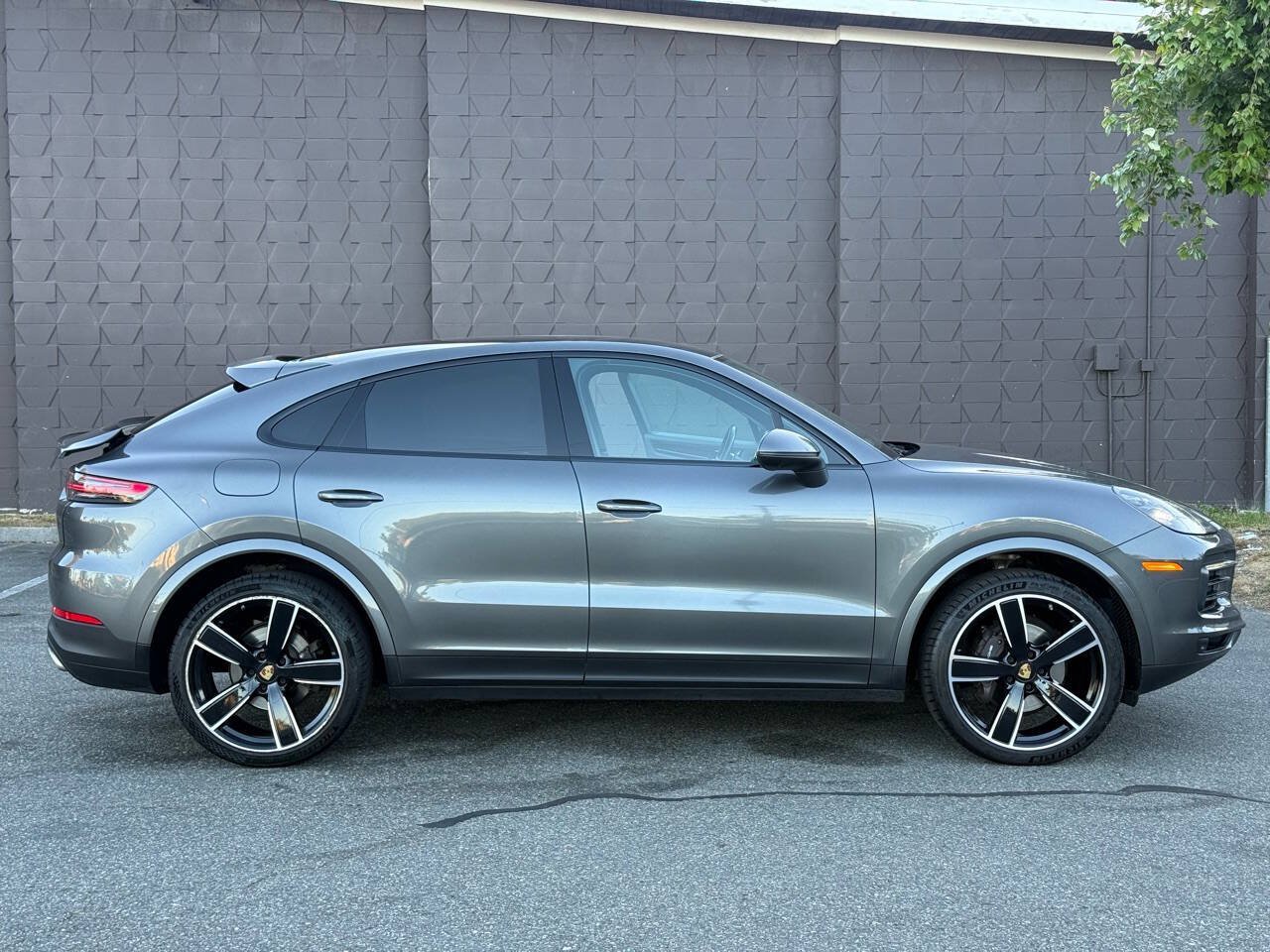 Used 2020 Porsche Cayenne AWD/4WD image 4