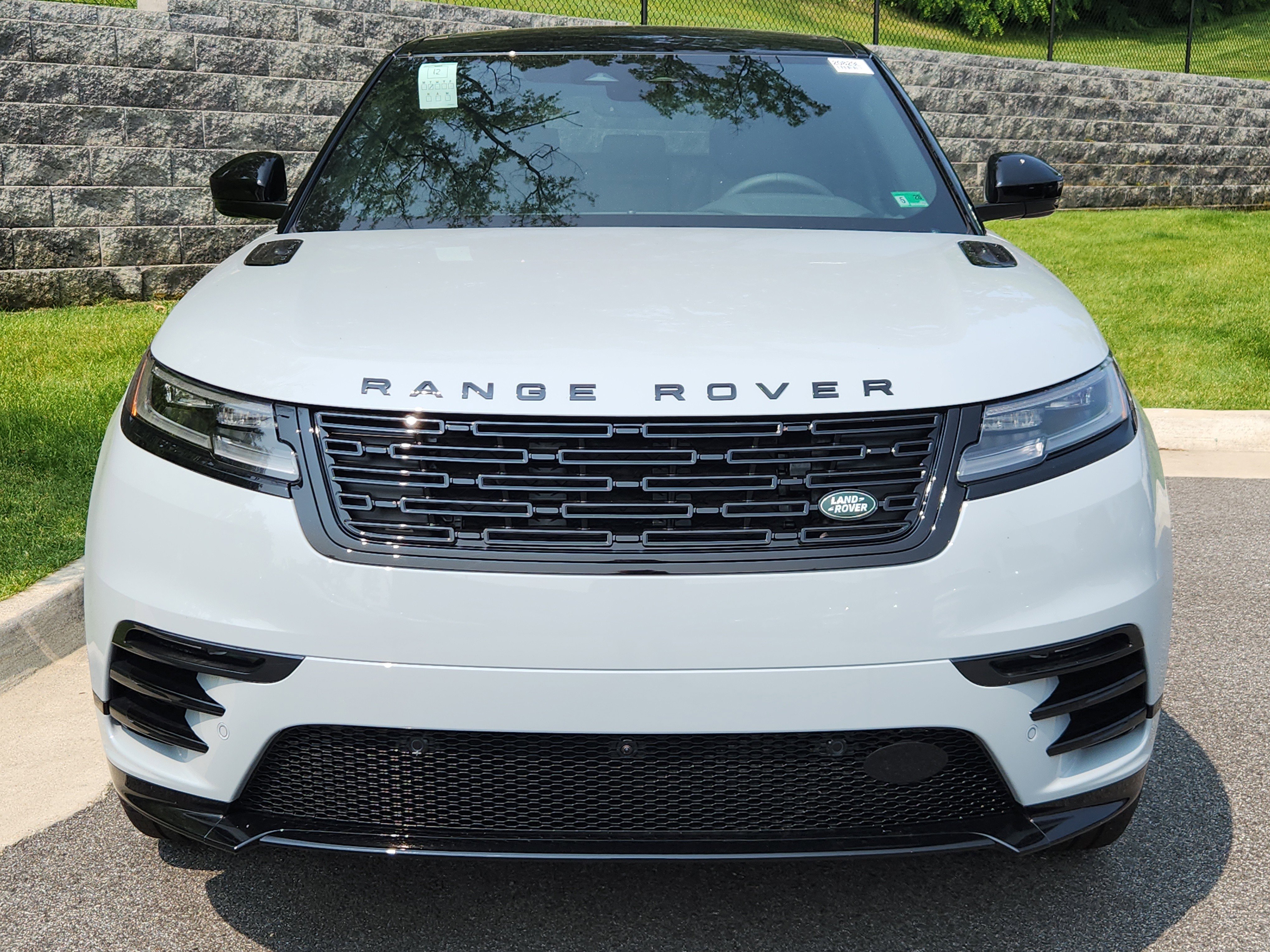 Used 2026 Land Rover Range Rover Velar Dynamic SE image 8