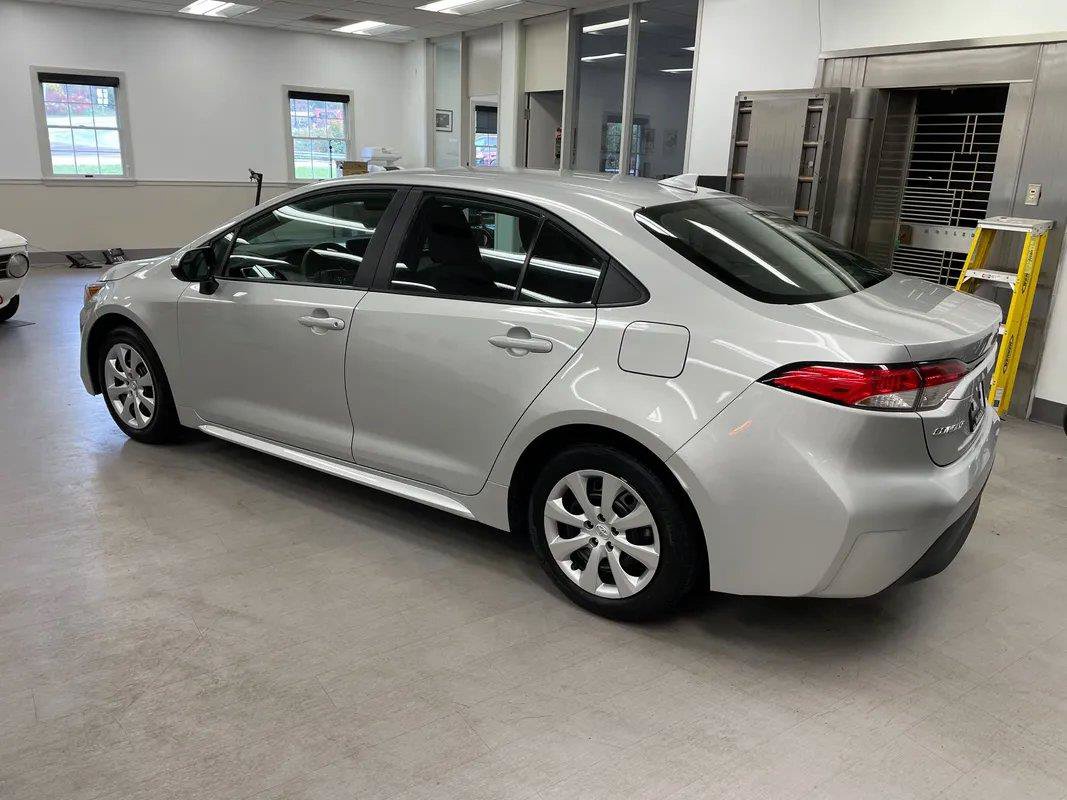 Used 2025 Toyota Corolla LE FWD image 31