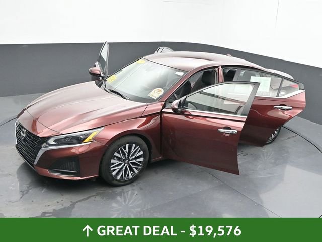 Used 2023 Nissan Altima 2.5 SV FWD image 62