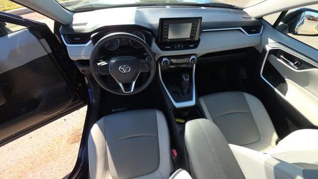 Used 2020 Toyota RAV4 XLE Premium image 19