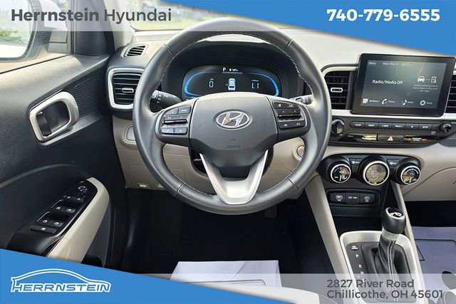 Used 2025 Hyundai Venue SEL FWD image 7