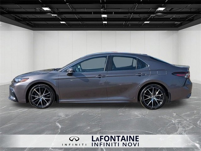 Used 2024 Toyota Camry SE image 2