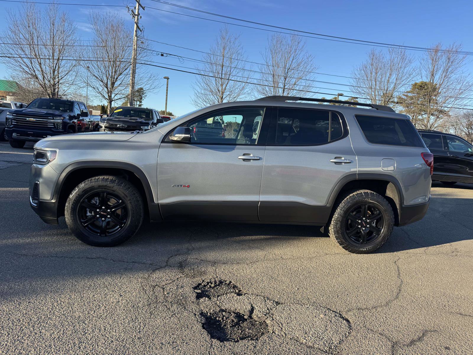 Used 2023 GMC Acadia AT4 image 3