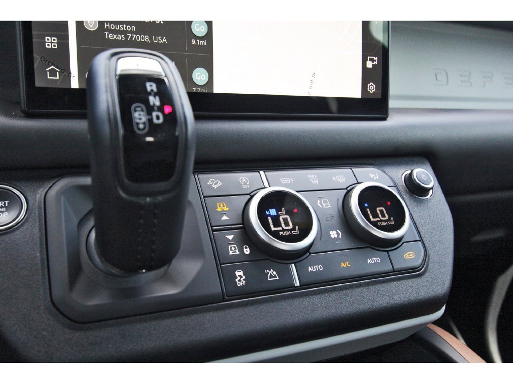 Used 2024 Land Rover Defender 110 SE AWD/4WD image 23