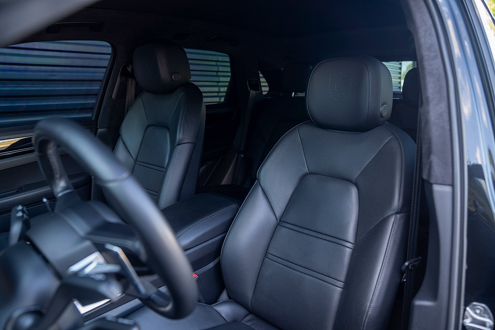 Certified 2023 Porsche Cayenne Turbo S AWD/4WD image 5
