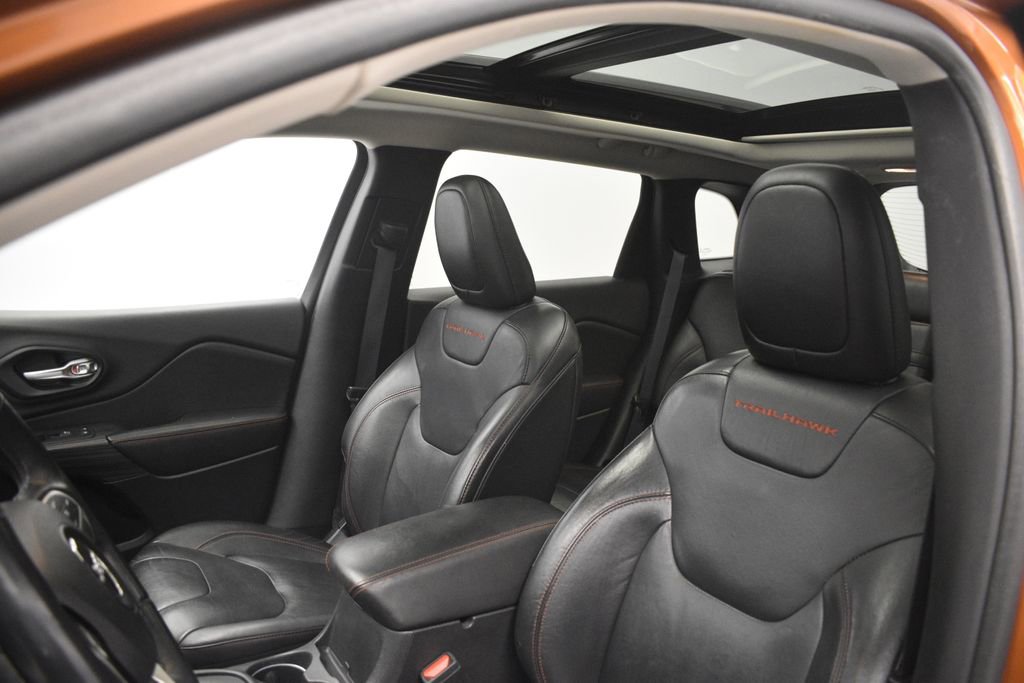 Certified 2016 Jeep Cherokee Trailhawk w/ Comfort/Convenience Group image 36