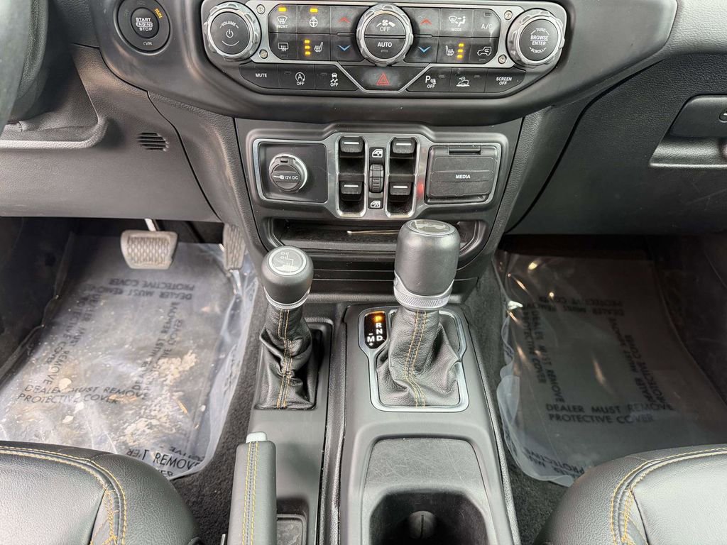 Used 2021 Jeep Wrangler Unlimited Sahara AWD/4WD image 26