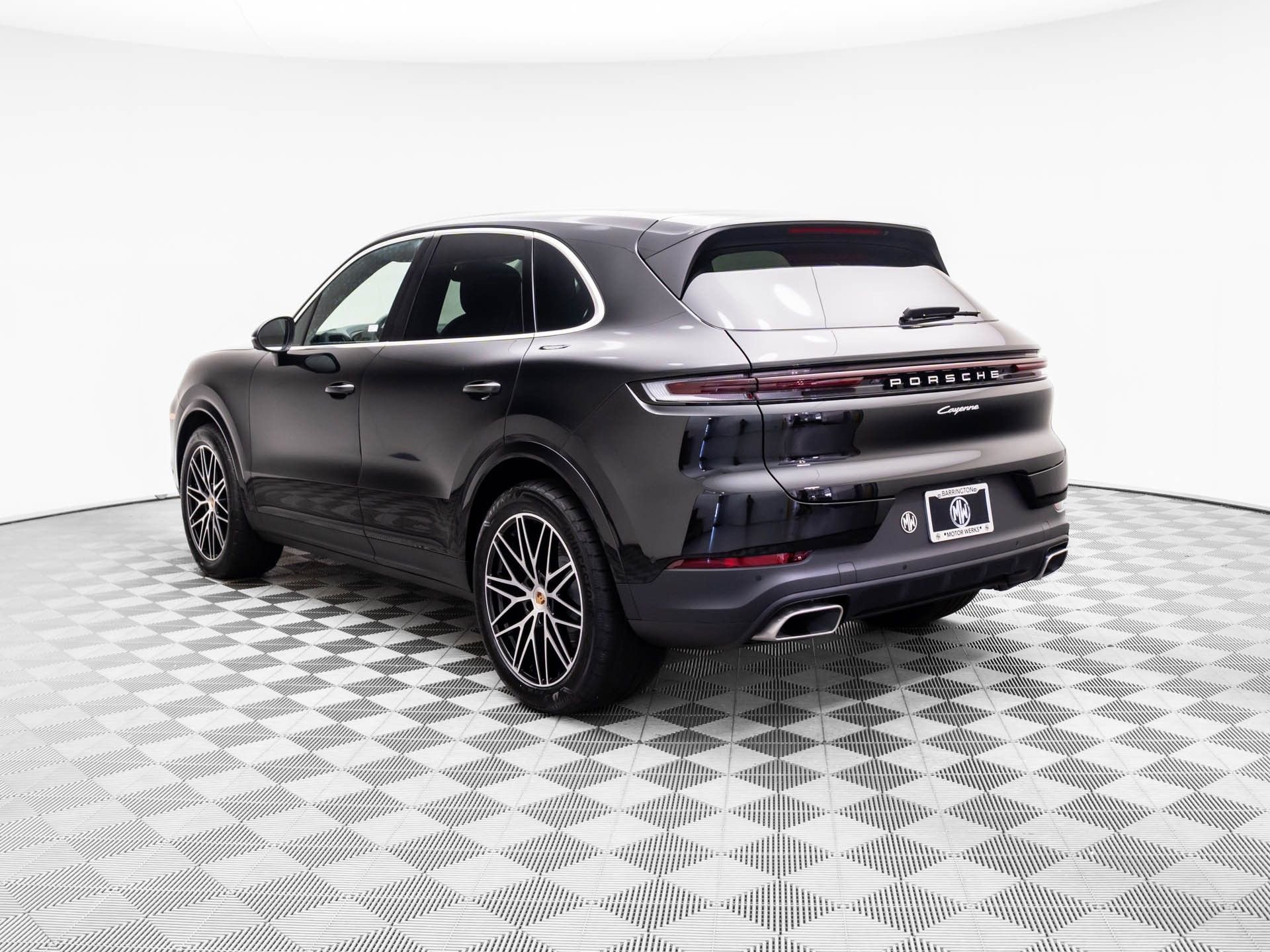 Certified 2025 Porsche Cayenne image 3